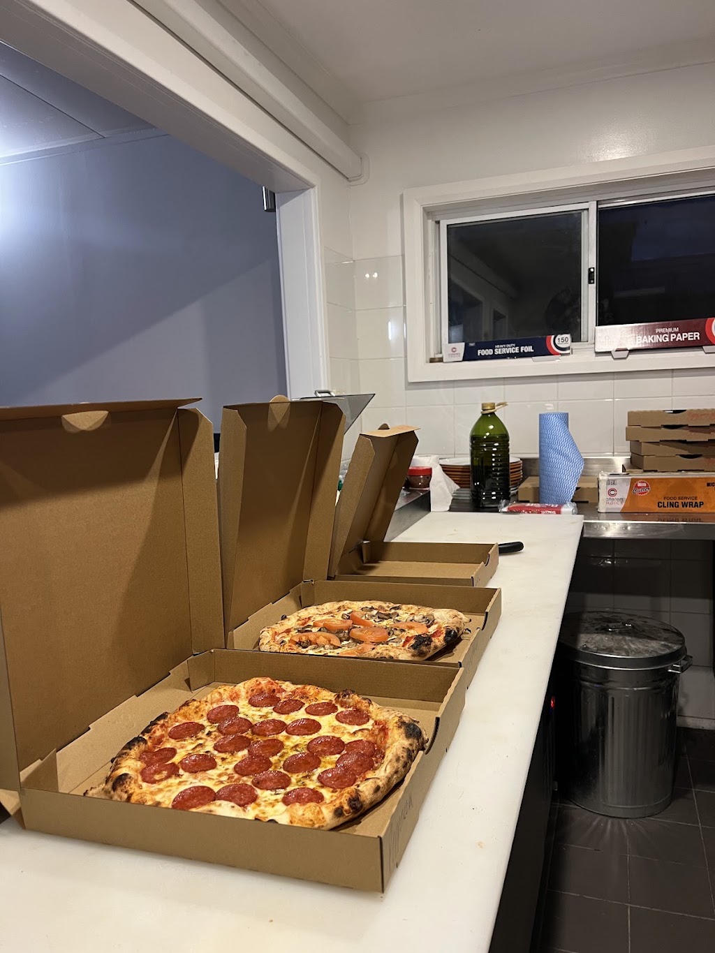 Izzy’s pizza | 14 Ogilvie St, Denman NSW 2328, Australia | Phone: 0447 116 431