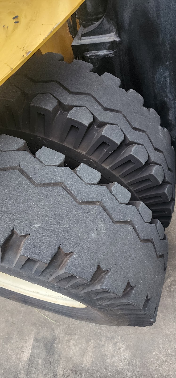 Traes Truck/car Tyres | Pub Ln, New Beith QLD 4124, Australia | Phone: 0415 924 127