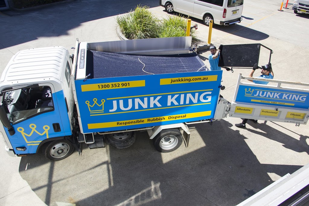 ???? Junk King Eastern Suburbs | Unit 3/288 Birrell St, Bondi Beach NSW 2026, Australia | Phone: 0410 808 723