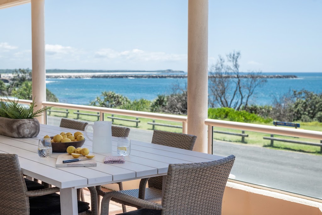 Sandrift Beachside Apartments - Oceanstays | 21 Ocean St, Yamba NSW 2464, Australia | Phone: 1800 963 444