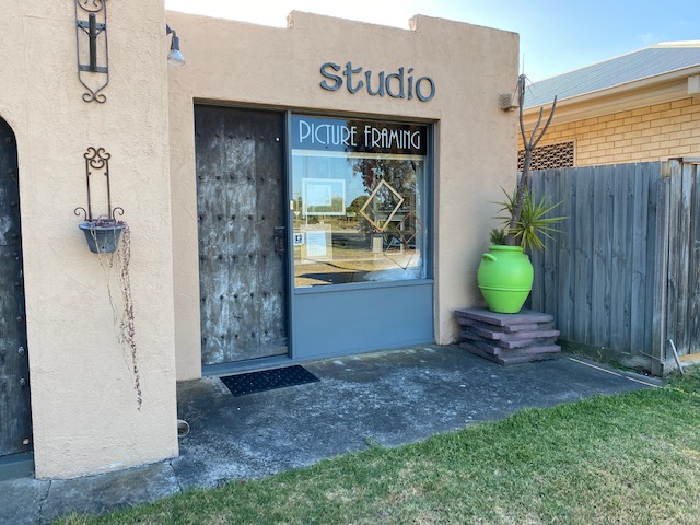 On The Point Picture Framing | 239 Point Lonsdale Rd, Point Lonsdale VIC 3225, Australia | Phone: 0439 563 355