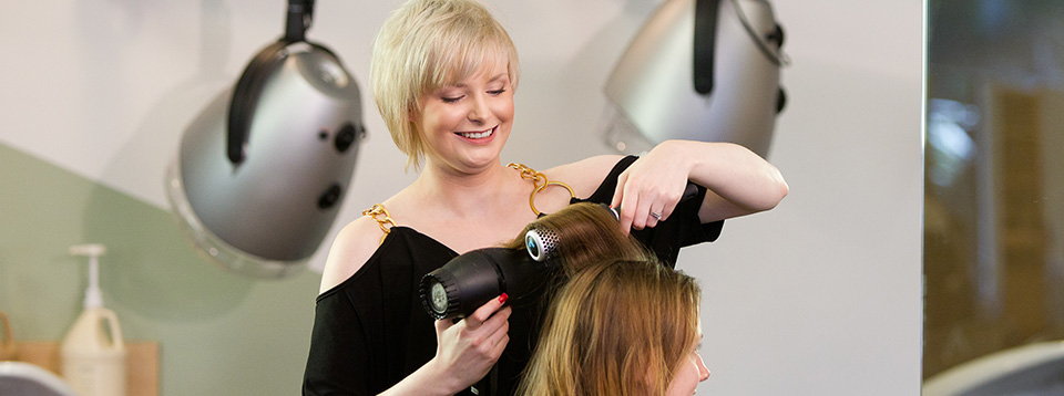 Mobile Hairdressers Kew | hair care | 3/324 Cotham Rd, Kew VIC 3101, Australia | 0426427947 OR +61 426 427 947