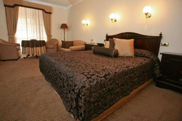 Australian Heritage Motor Inn | lodging | 216 Brisbane St, Dubbo NSW 2830, Australia | 0268841188 OR +61 2 6884 1188