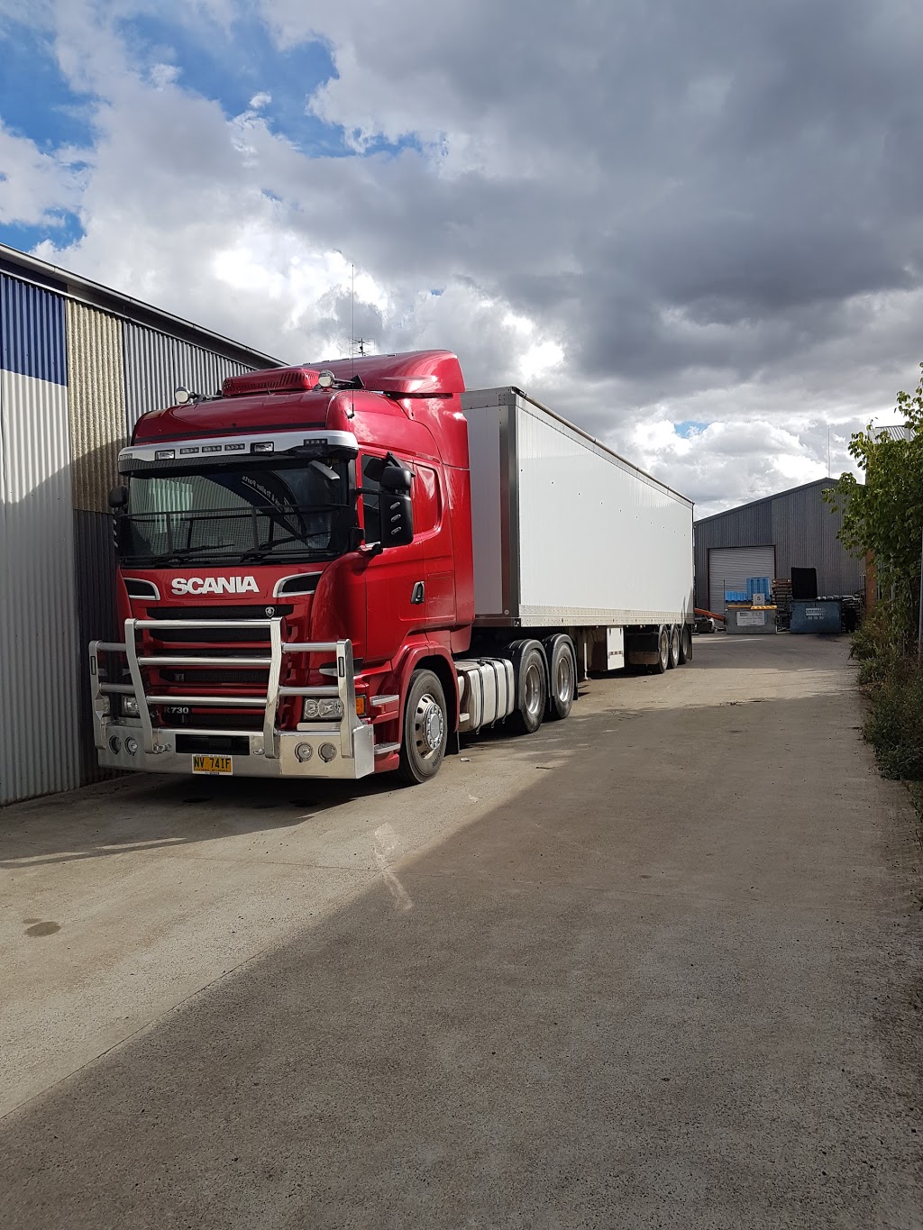 Truckline Truck & Trailer Parts | car repair | 15 Denison St, Tamworth NSW 2340, Australia | 0267622855 OR +61 2 6762 2855