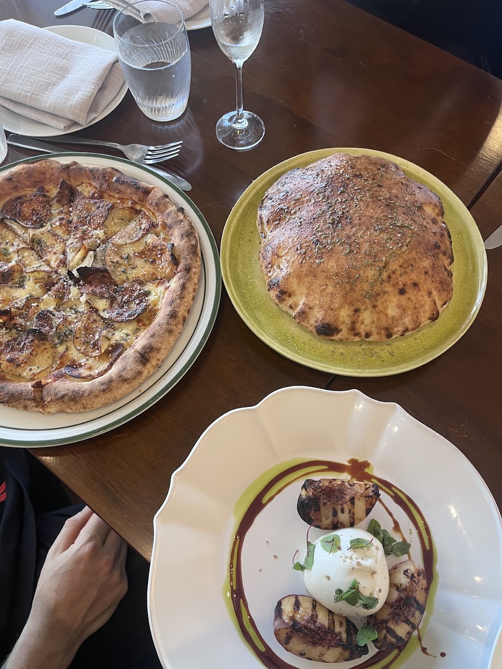 Robertos Italian & Pizzeria | 42 Hoddle St, Robertson NSW 2577, Australia | Phone: 0423 314 295