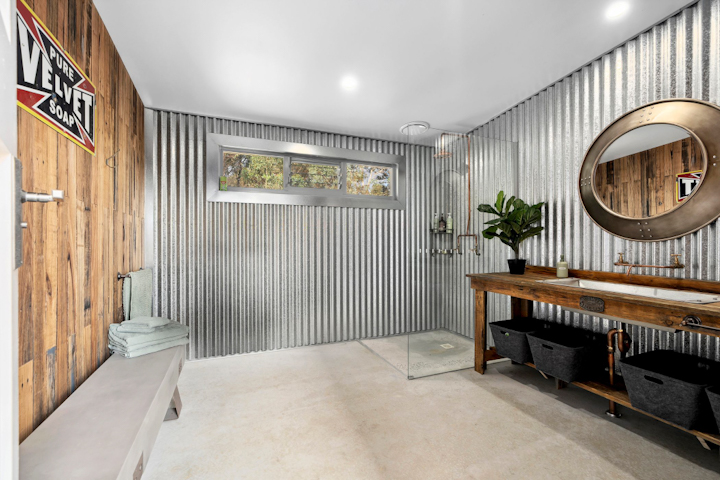 Unique Getaway She Oaks | 150 East Rd, She Oaks VIC 3331, Australia | Phone: 0481 558 599