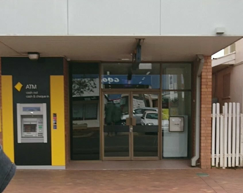 commonwealth-bank-15-henry-st-st-george-qld-4487-australia