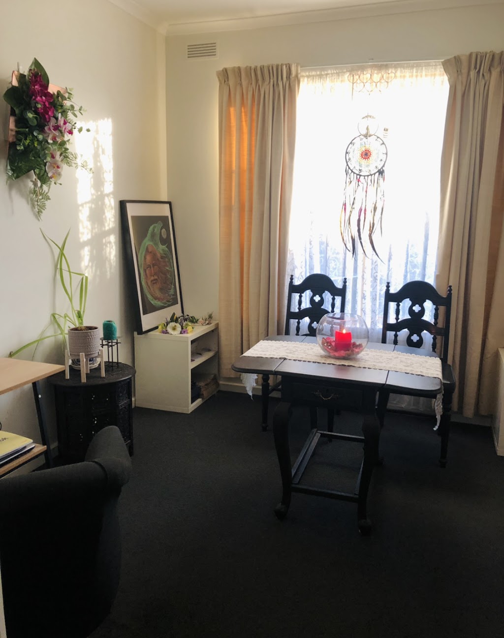 Janee Psychic Medium | Burnett St, Sebastopol VIC 3356, Australia | Phone: 0476 146 076