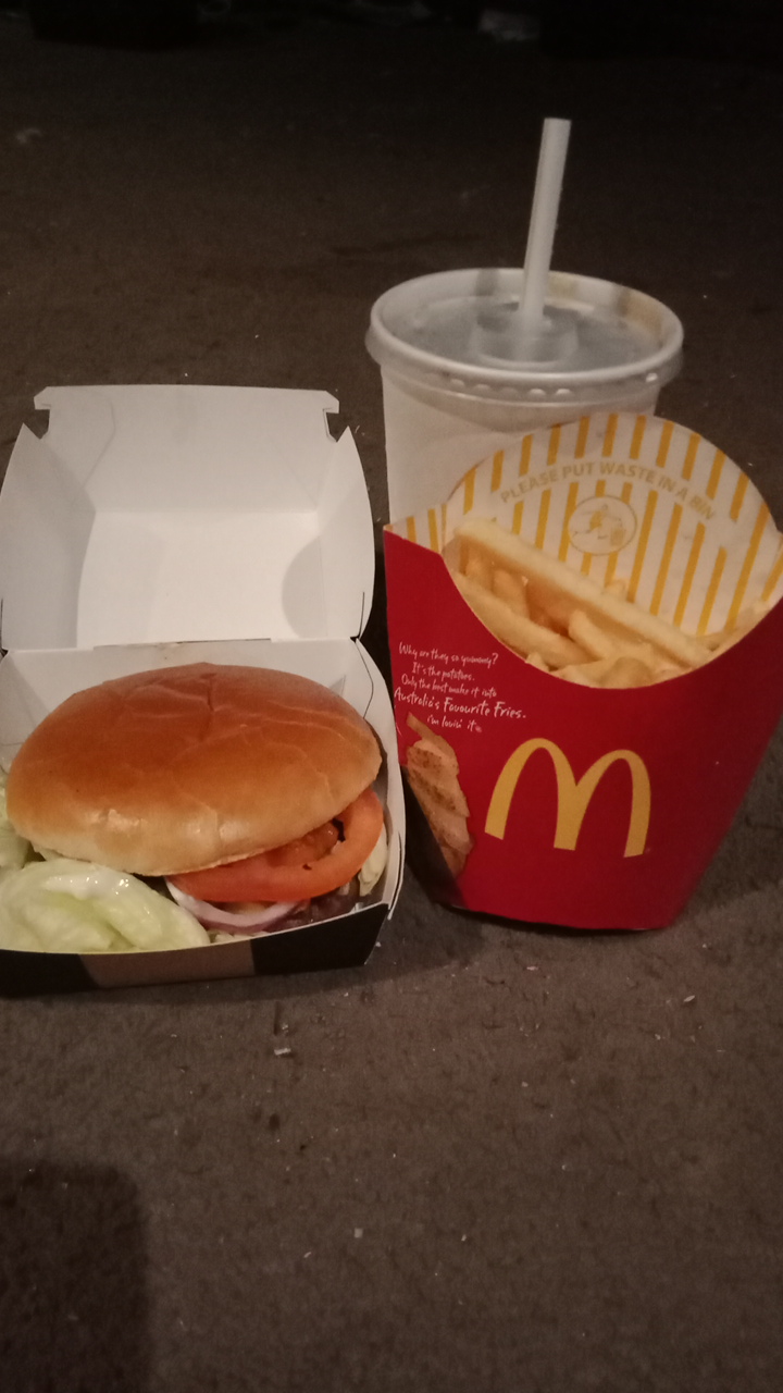 McDonalds Hastings | meal takeaway | 140 High St, Hastings VIC 3915, Australia | 0359794555 OR +61 3 5979 4555