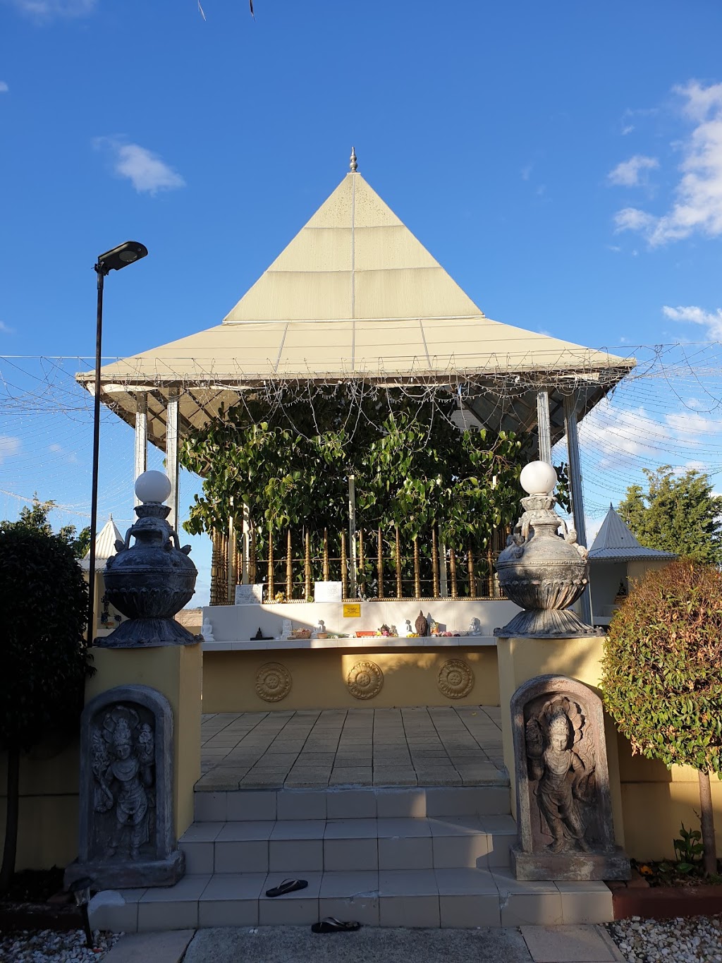 Buddhist Temple Daham Niketanaya | 1690 Mickleham Rd, Yuroke VIC 3064, Australia | Phone: (03) 9333 4848