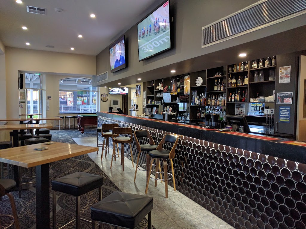 Royal Hotel | 96-100 Station St, Koo Wee Rup VIC 3981, Australia | Phone: (03) 5997 1414