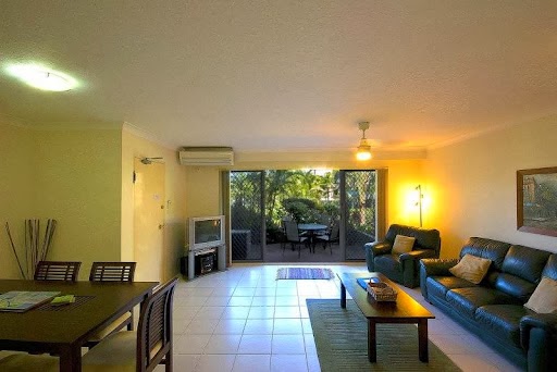Bayview Waters Apartments | 22 Jennifer Ave, Runaway Bay QLD 4216, Australia | Phone: (07) 5537 6517