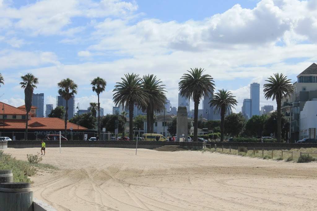 IGA X-press Beacon Cove | 103 Beach St, Port Melbourne VIC 3207, Australia | Phone: (03) 9645 1355