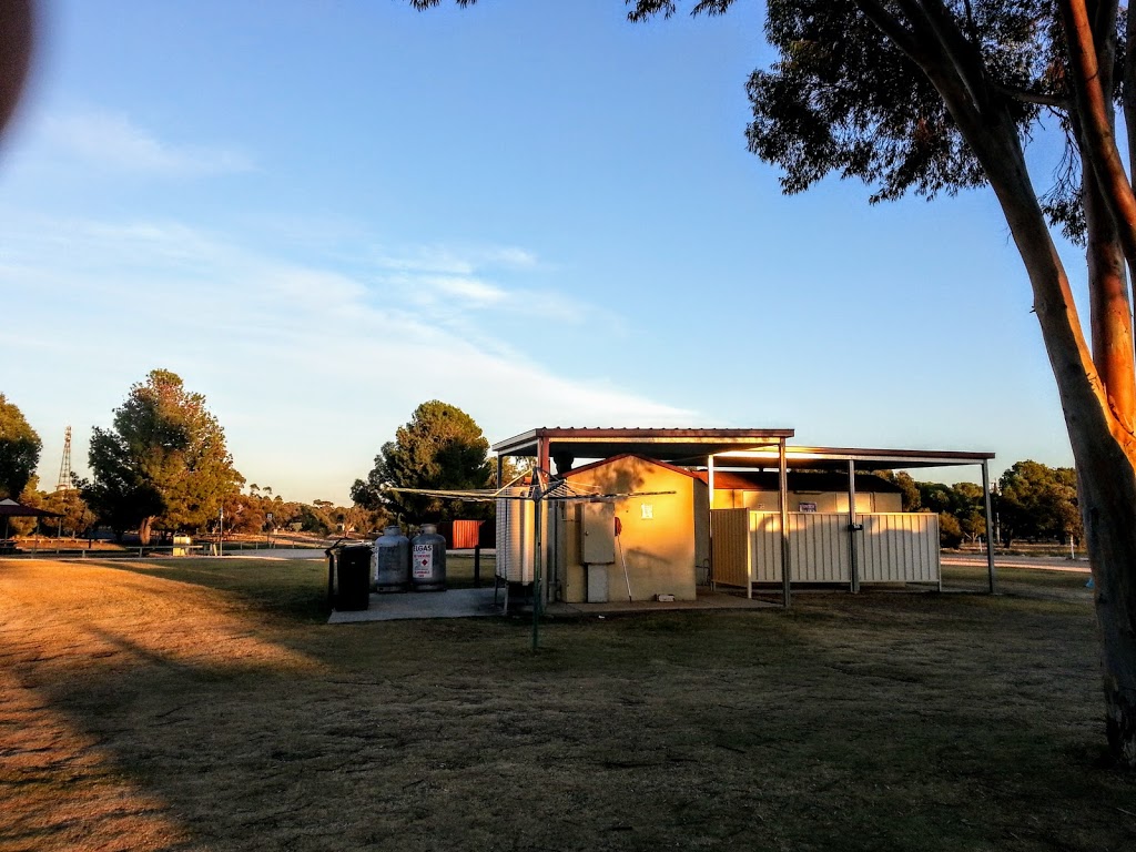 Lameroo Lakeside Caravan Park | rv park | Unnamed Road, Lameroo SA 5302, Australia | 0885763006 OR +61 8 8576 3006