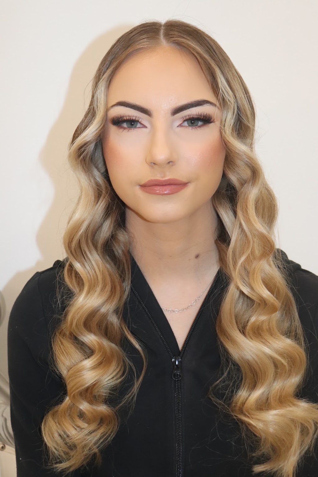 Taylor Solevski Makeup & hair | 48 Roy Sheargold Ave, Wongawilli NSW 2530, Australia | Phone: 0421 660 724
