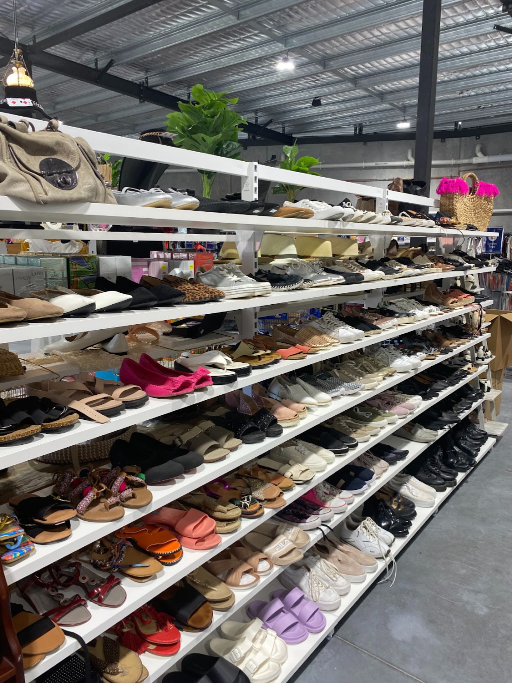 Lifeline Shop Flagstone | 19 Gates Rd, Flagstone QLD 4280, Australia | Phone: (07) 5548 9500