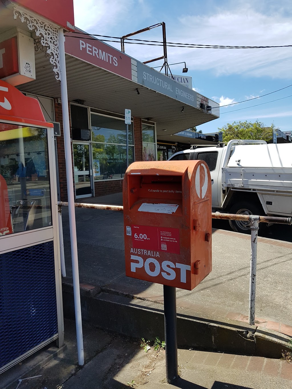 Australia Post - Ringwood East LPO | post office | 74 Railway Ave, Ringwood East VIC 3135, Australia | 0398706196 OR +61 3 9870 6196