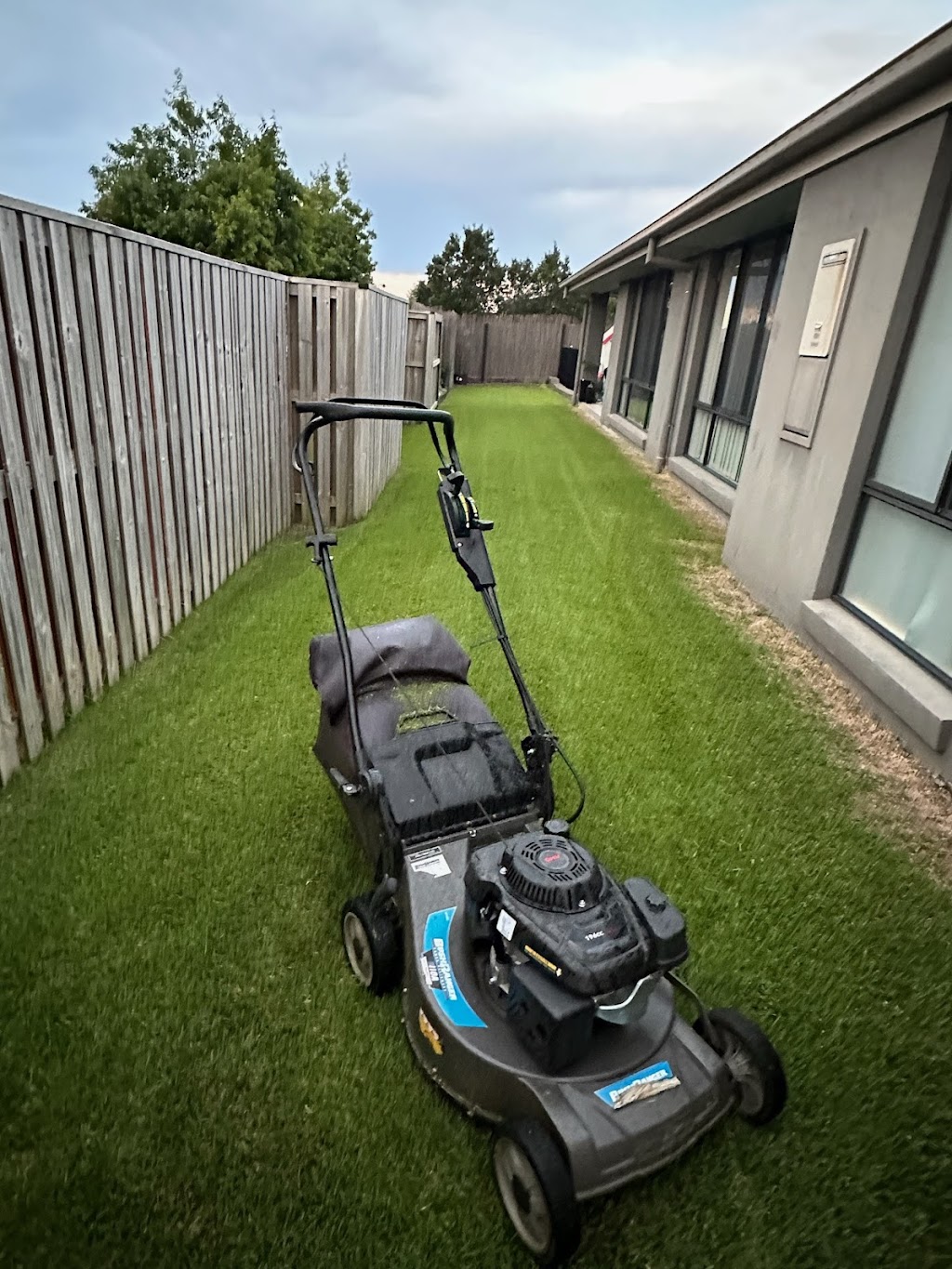Lawrance Mowing and Maintenance | 11A Holmes St, North Ipswich QLD 4305, Australia | Phone: 0450 746 308