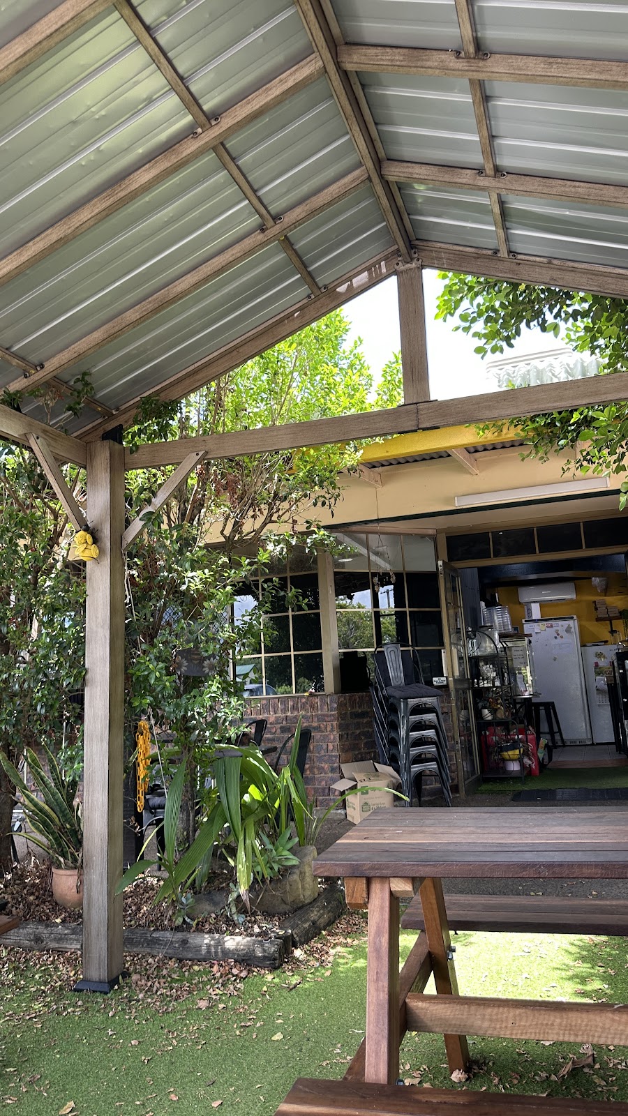 Smylies cafe esk | 137 Ipswich St, Esk QLD 4312, Australia | Phone: (07) 5424 1415