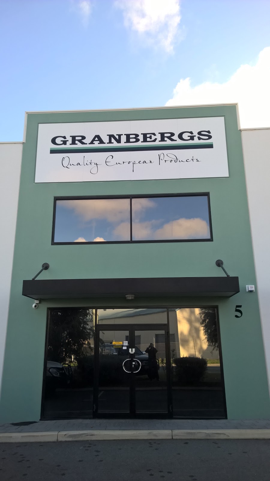 Granbergs | clothing store | 5/75 Miguel Rd, Bibra Lake WA 6163, Australia | 0894344022 OR +61 8 9434 4022