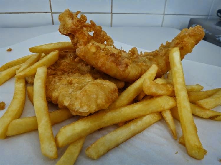 Fins & Fries Fish & Chippery | 2-8 Victor Cres, Narre Warren VIC 3805, Australia | Phone: (03) 9705 8288