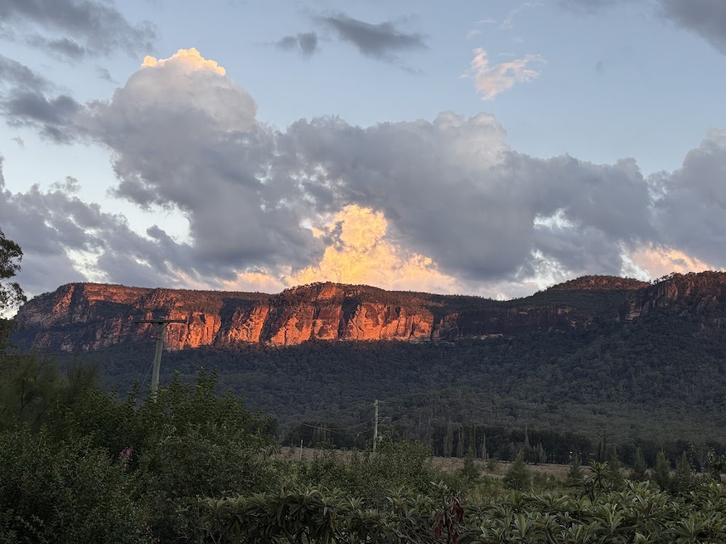 Capertee Mountain View Retreats | 1 Port Macquarie Rd, Bogee NSW 2849, Australia | Phone: 0432 922 653