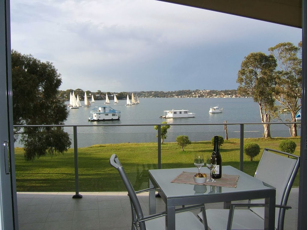 Wangi Sails Bed & Breakfast | real estate agency | 263 Watkins Rd, Wangi Wangi NSW 2267, Australia | 0249753637 OR +61 2 4975 3637