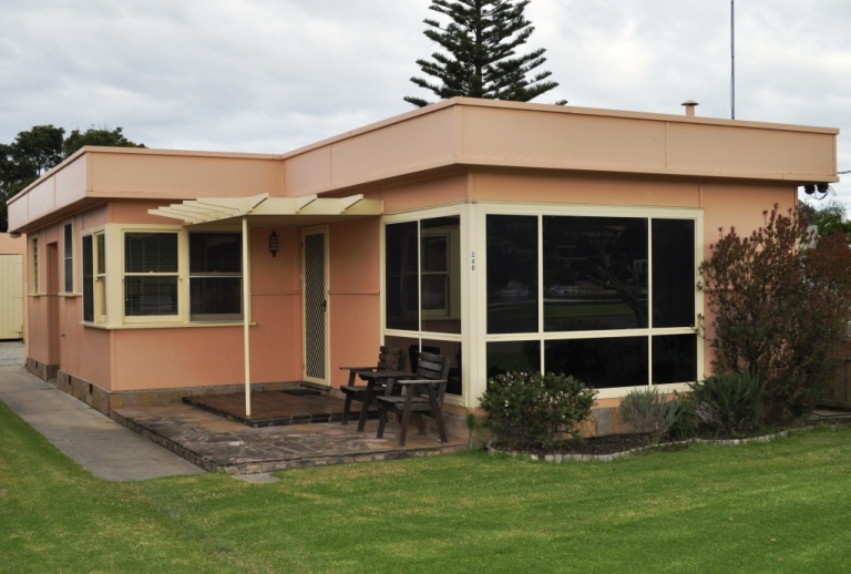 MackayS Holiday Units | lodging | 256 Marine Parade, Lakes Entrance VIC 3909, Australia | 0413331431 OR +61 413 331 431