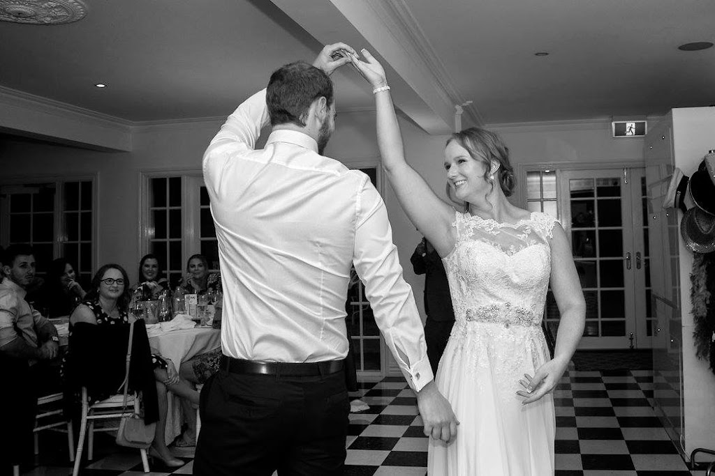 Peninsula Wedding Dance | 5 Sandpiper Way, Mount Eliza VIC 3930, Australia | Phone: 0411 336 063