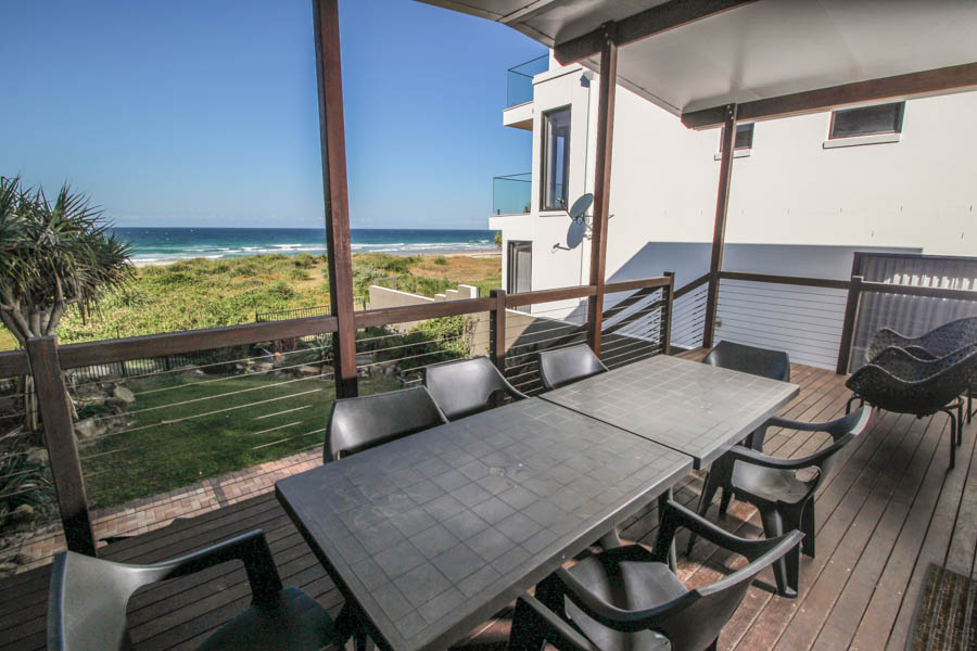 True Beachfront Family Holiday Home | 237 Hedges Ave, Mermaid Beach QLD 4218, Australia | Phone: (07) 5526 1470