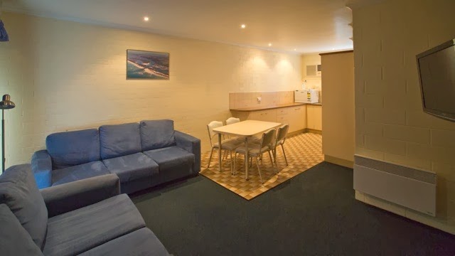 Allambi Holiday Apartments | 34 Carpenter St, Lakes Entrance VIC 3909, Australia | Phone: (03) 5155 1199