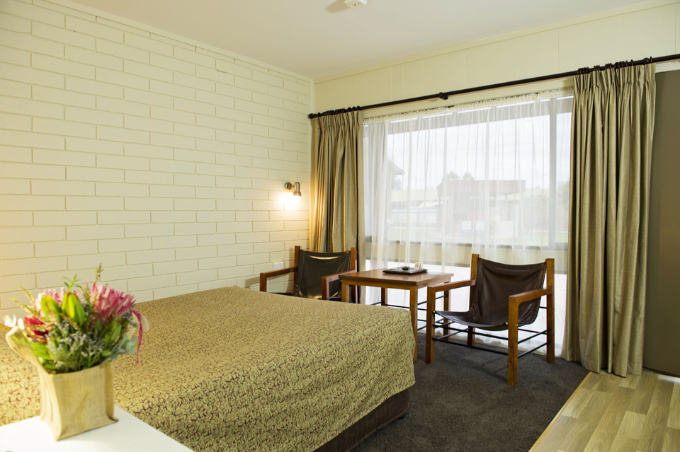 Motel Meneres | lodging | 146 Federation Ave, Corowa NSW 2646, Australia | 0260331066 OR +61 2 6033 1066