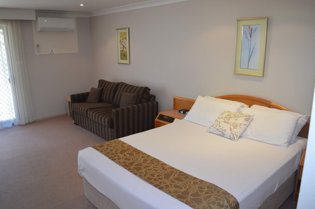 Hilltops Retreat Motor Inn | lodging | 4662 Olympic Hwy, Young NSW 2594, Australia | 0263823300 OR +61 2 6382 3300