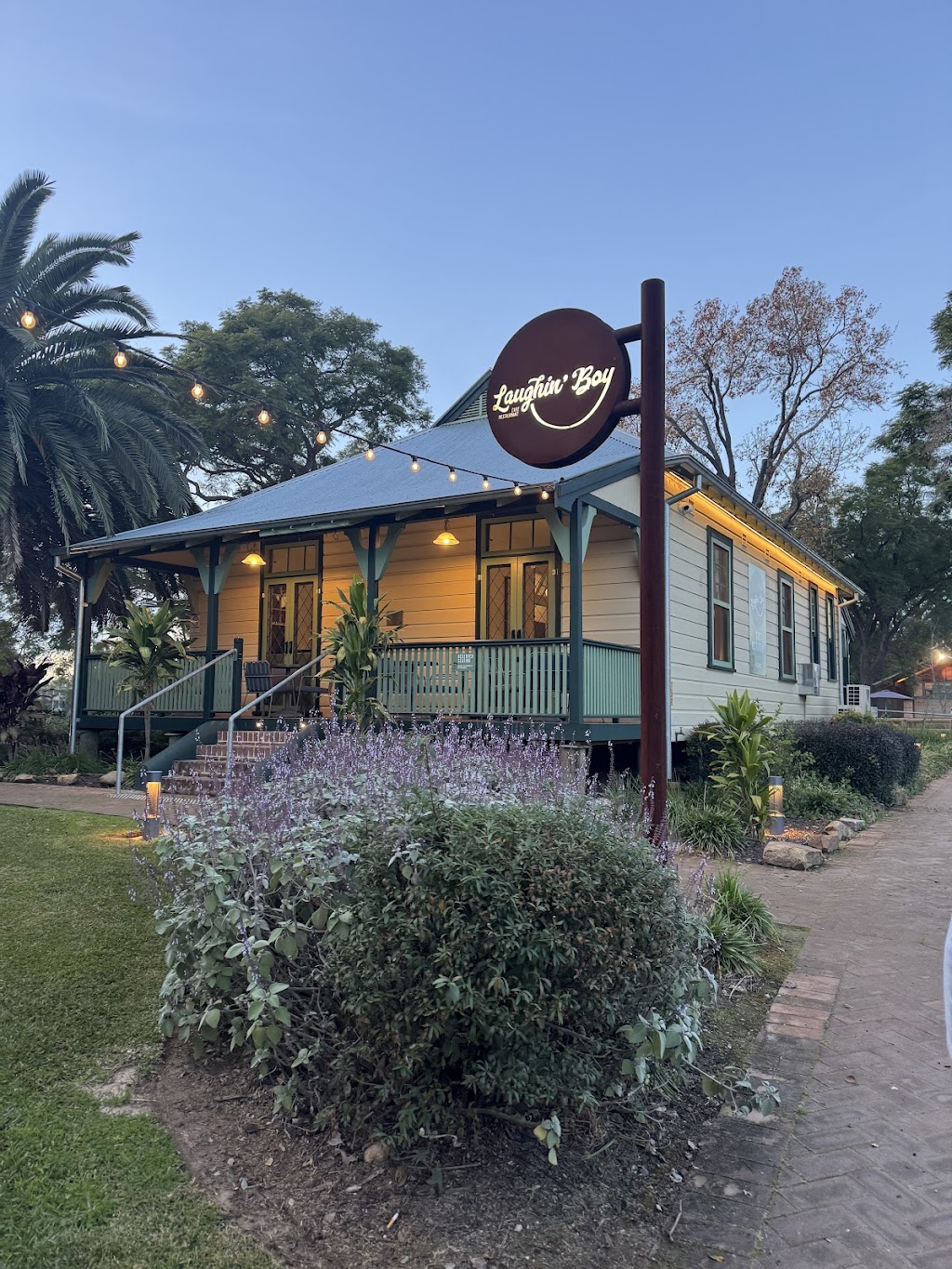 Laughin Boy Cafe Restaurant | Rower, s View Road, Emu Plains NSW 2750, Australia | Phone: (02) 4713 1333