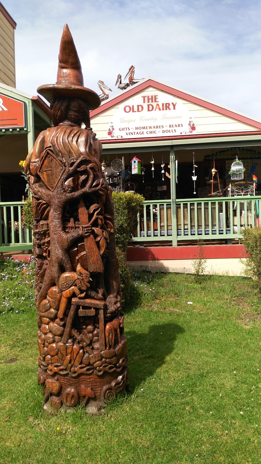 THE Old Dairy Country Crafts | store | 2 Princes Hwy, North Batemans Bay NSW 2536, Australia | 0244743524 OR +61 2 4474 3524