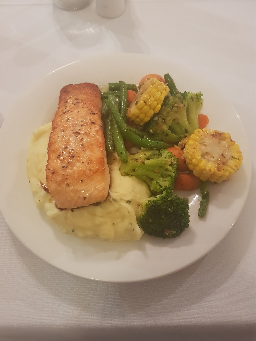 Centro Bar and Restaurant Emerald | 13 Opal St, Emerald QLD 4720, Australia | Phone: (07) 4982 3388