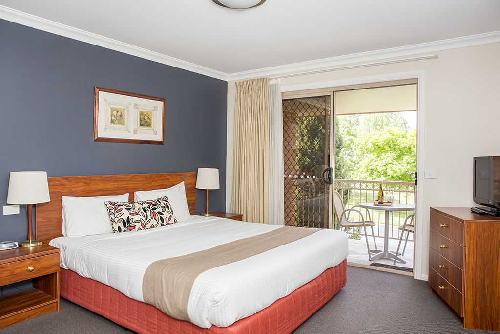 Littomore Hotels and Suites Bathurst | 19 Charlotte St, Bathurst NSW 2795, Australia | Phone: (02) 6331 2211