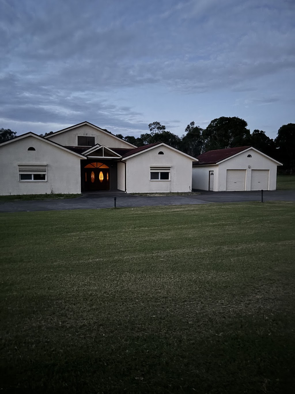 Adesso retreat | 1 Sumbray Ave, Kemps Creek NSW 2178, Australia | Phone: 0418 402 495