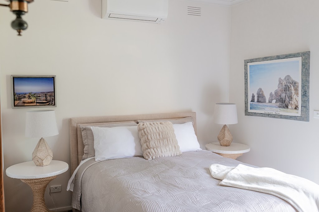 Luxe Homestay 1 to 4 Bedrooms // 6 OClock Shadows // Orbost | Duggans Rd, Orbost VIC 3888, Australia | Phone: 0434 230 530