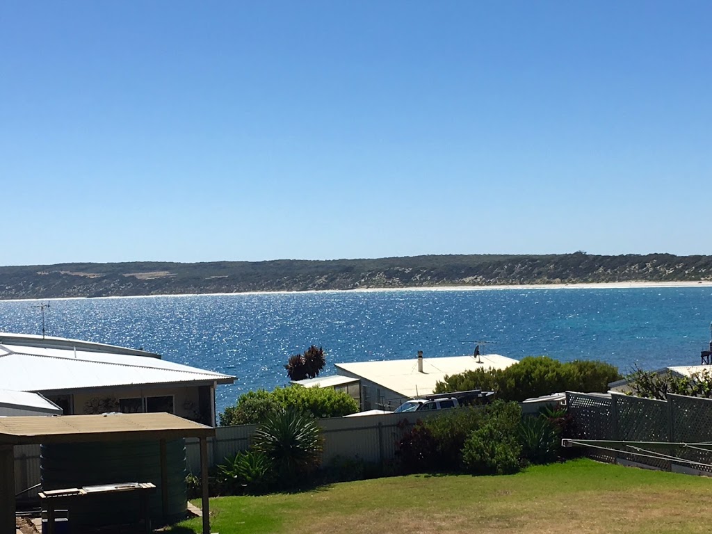 Fareview Beach House | 14 Hawthorn Ave, Emu Bay SA 5223, Australia | Phone: 0429 385 536