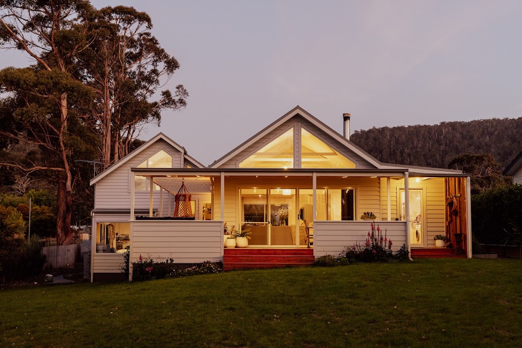 The Pearl Tasmania | 216 White Beach Rd, White Beach TAS 7184, Australia | Phone: 0408 308 339