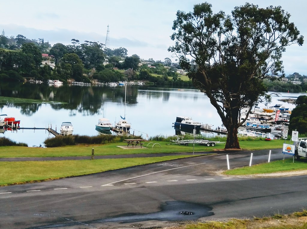 Bruces Waterside Units | 4 Buckland Dr, Mallacoota VIC 3892, Australia | Phone: 0427 580 515