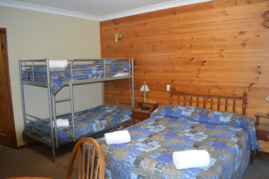 Colonial Motel Young | 12 Zouch St, Young NSW 2594, Australia | Phone: (02) 6382 2822