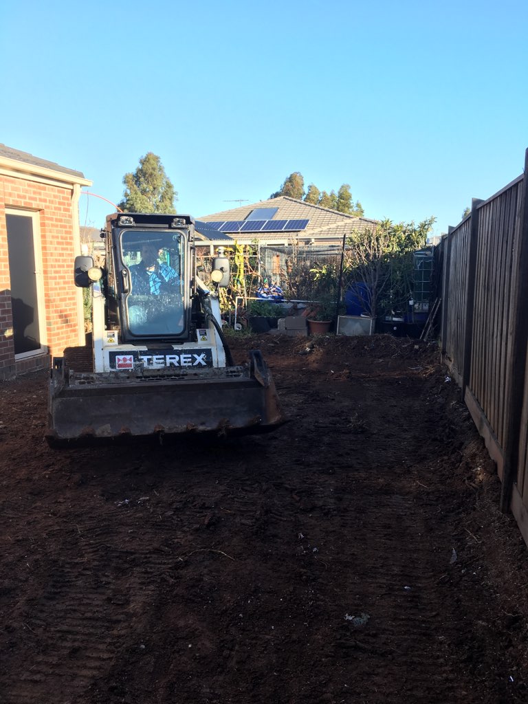 P & J Earthworks Ballarat Excavator Hire | 133 Strickland Parade, Brown Hill VIC 3350, Australia | Phone: 0418 518 270