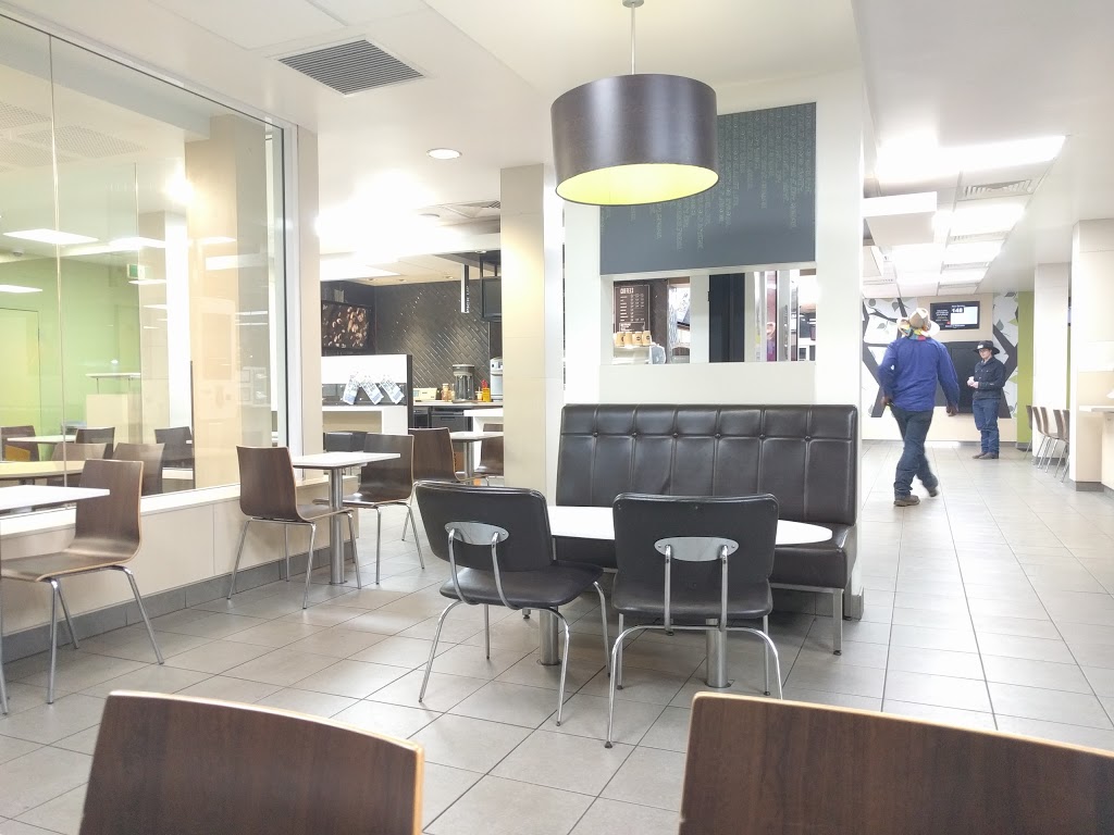 McDonalds Pakenham | meal takeaway | 98 Princes Hwy, Pakenham VIC 3809, Australia | 0359402297 OR +61 3 5940 2297