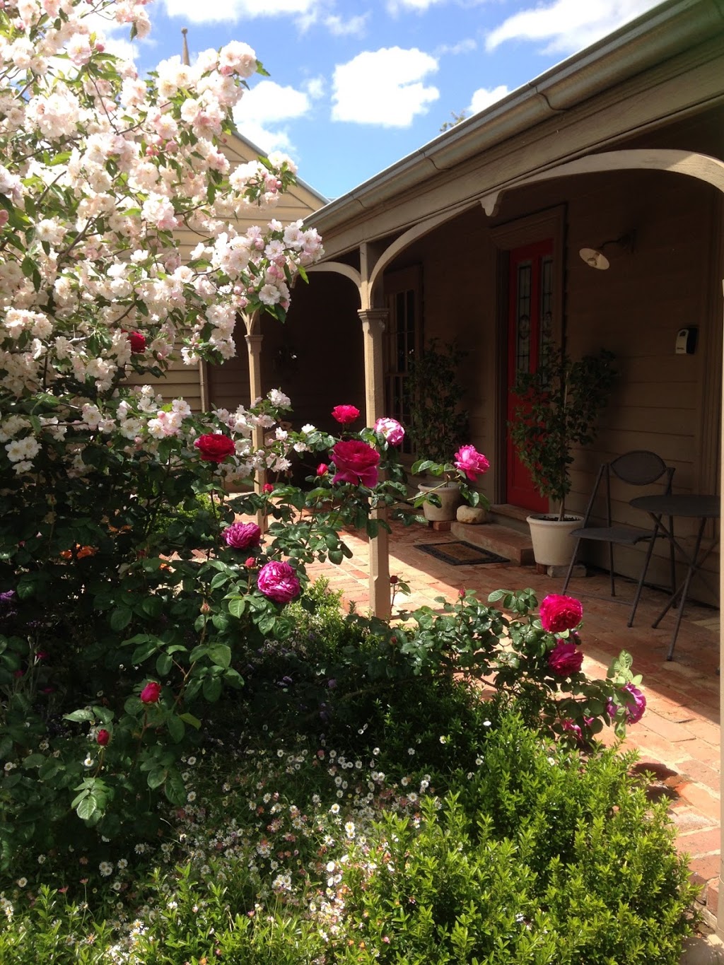 Quartz Cottage | 6a Hornsby St, Maldon VIC 3463, Australia | Phone: 0438 077 514