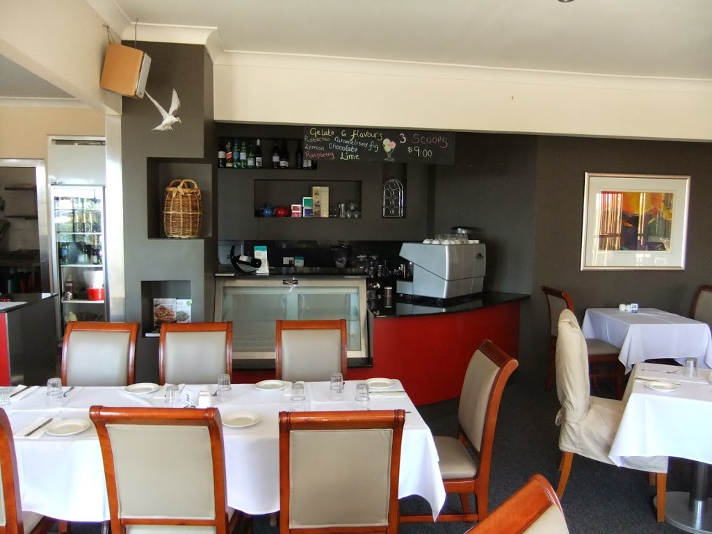Tern Inn Restaurant | restaurant | 2-4 Trafalgar Rd, Tuross Head NSW 2537, Australia | 0244736373 OR +61 2 4473 6373