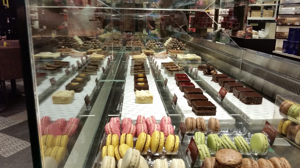 Lindt Chocolate Cafe，Miranda | store | 600 Kingsway, Miranda NSW 2228, Australia | 0295318380 OR +61 2 9531 8380