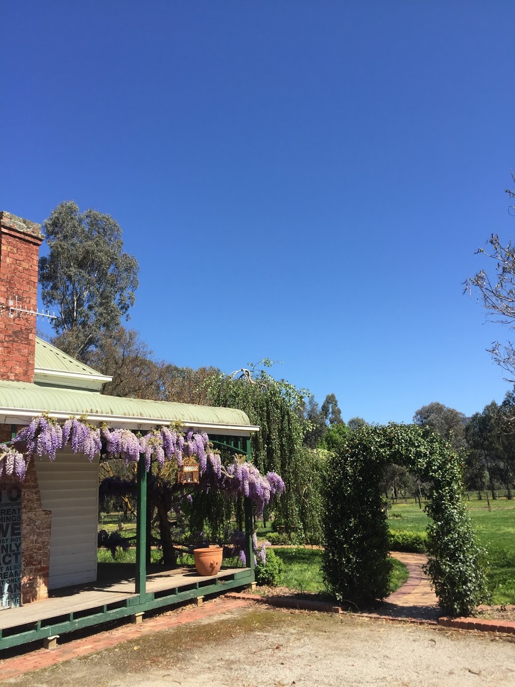 Birchwood Cottage | 6692 Maroondah Hwy, Yarck VIC 3719, Australia | Phone: 0403 364 496