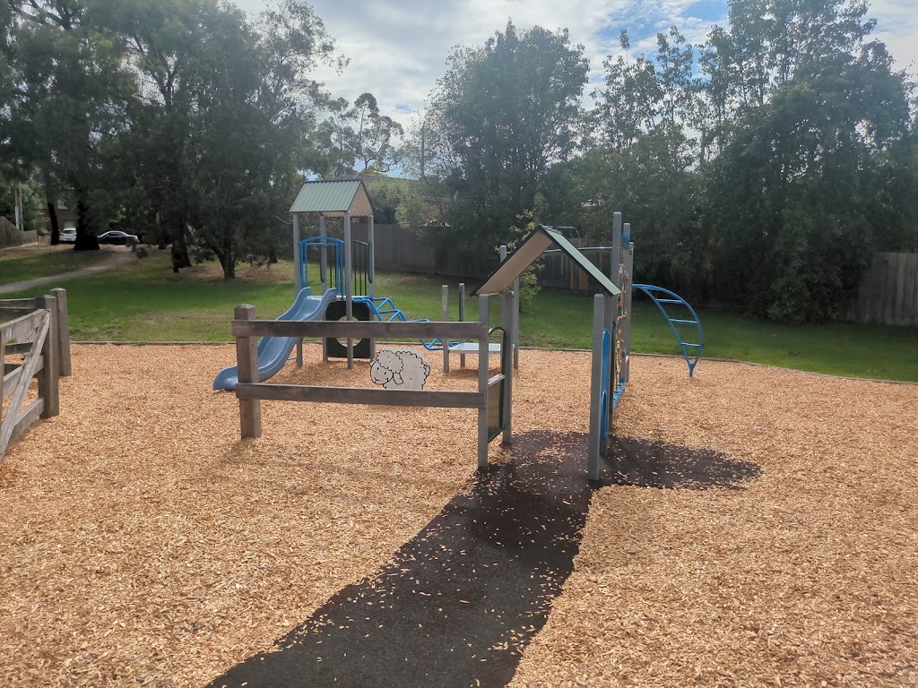 Castleton Park Playground | 1 Myddleton Dr, Viewbank VIC 3084, Australia | Phone: (03) 9490 4222